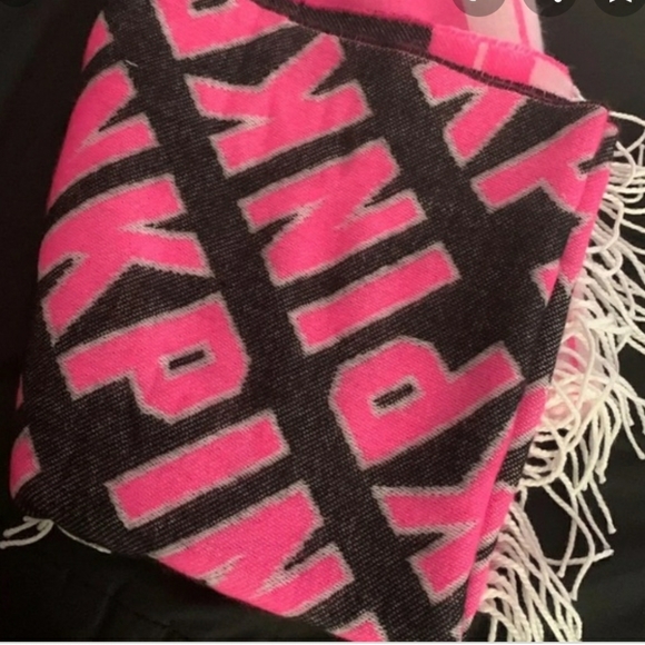 VS/PINK Scarf - Picture 5 of 6